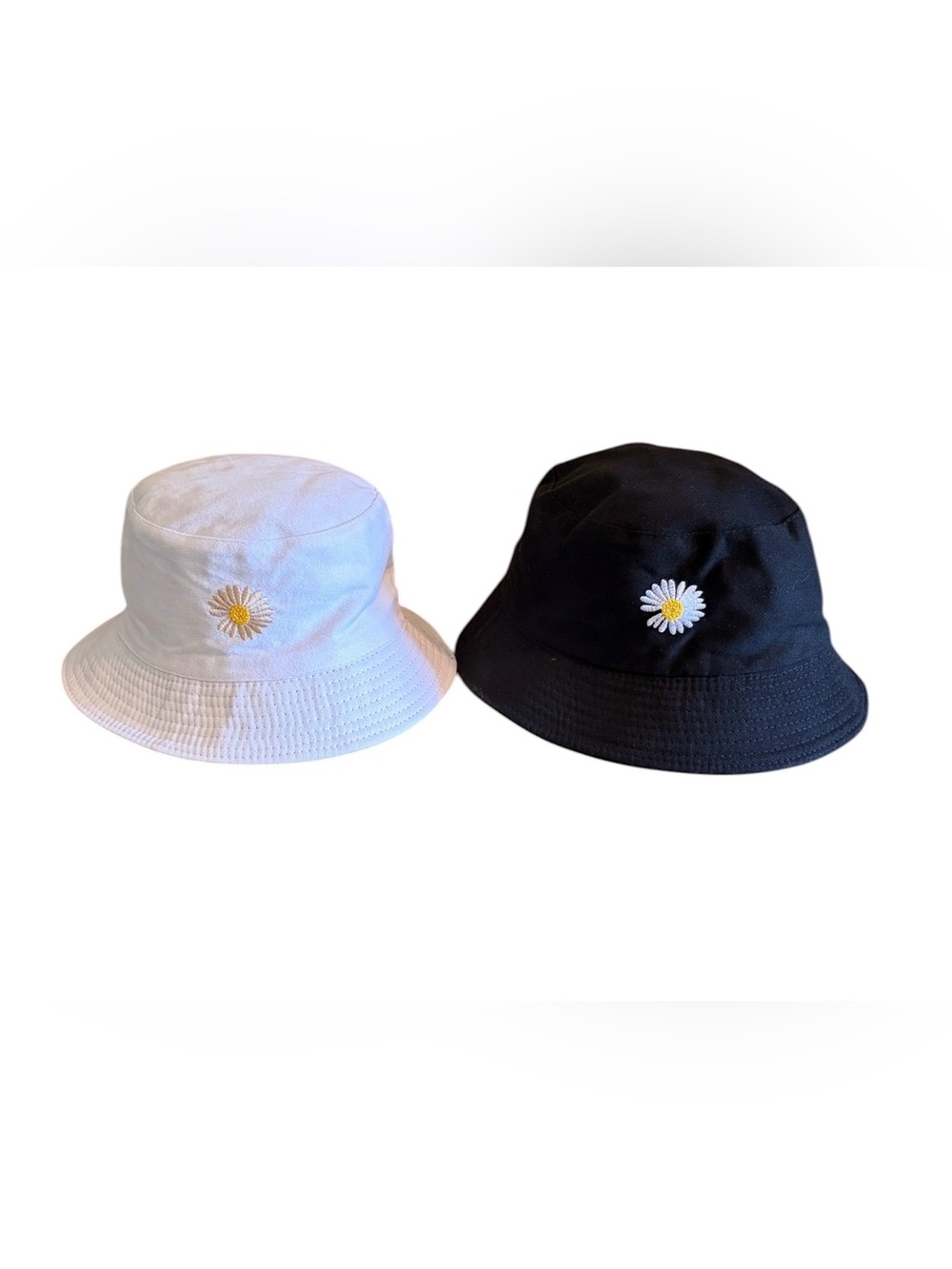 Reversible‎ Daisy Embroidered Bucket Hat
